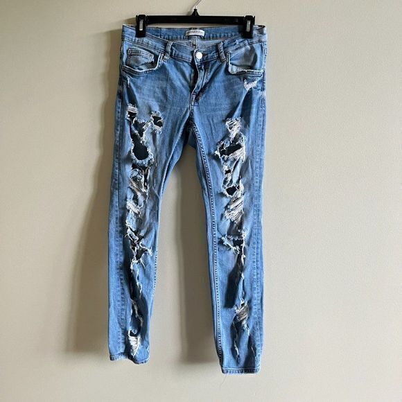 ZARA WOMEN PREMIUM DENIM DISTRESSED ANKLE JEANS RIPPED LIGHT WASH SIZE 4 - Picture 1 of 6